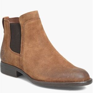 New in box. Born. “Laney Chelsea” size 6 1/2